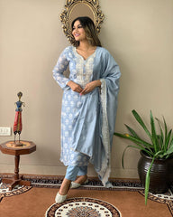 Women Floral Print Straight Kurta with Pants & Dupatta