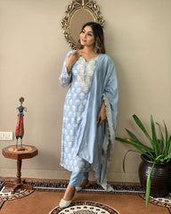 Women Floral Print Straight Kurta with Pants & Dupatta