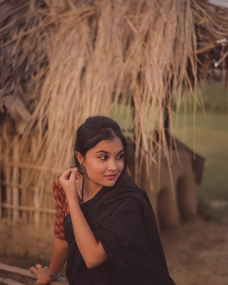 BLACK HANDLOOM COTTON SAREE WITH PRINTED BLOUSE